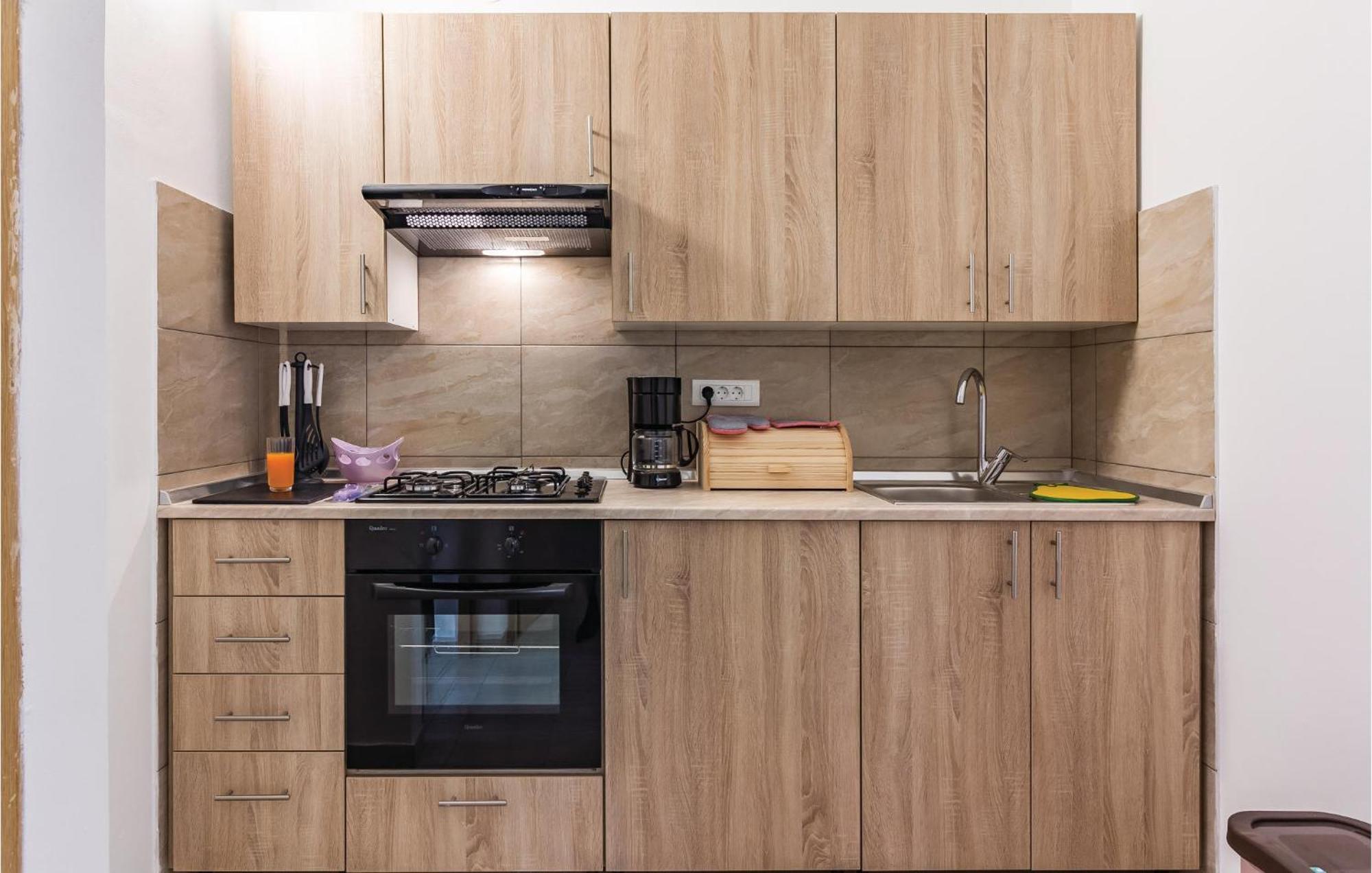 Amazing Apartment In Pula With Kitchen Eksteriør billede