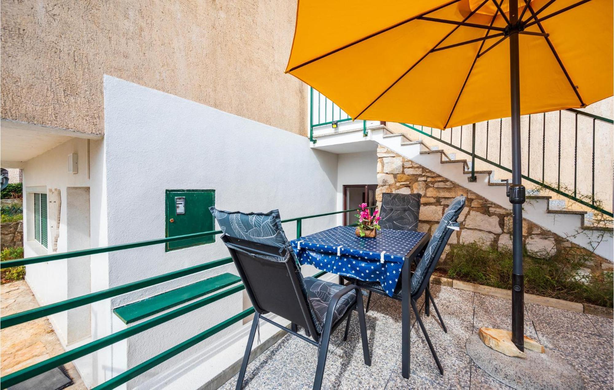 Amazing Apartment In Pula With Kitchen Eksteriør billede