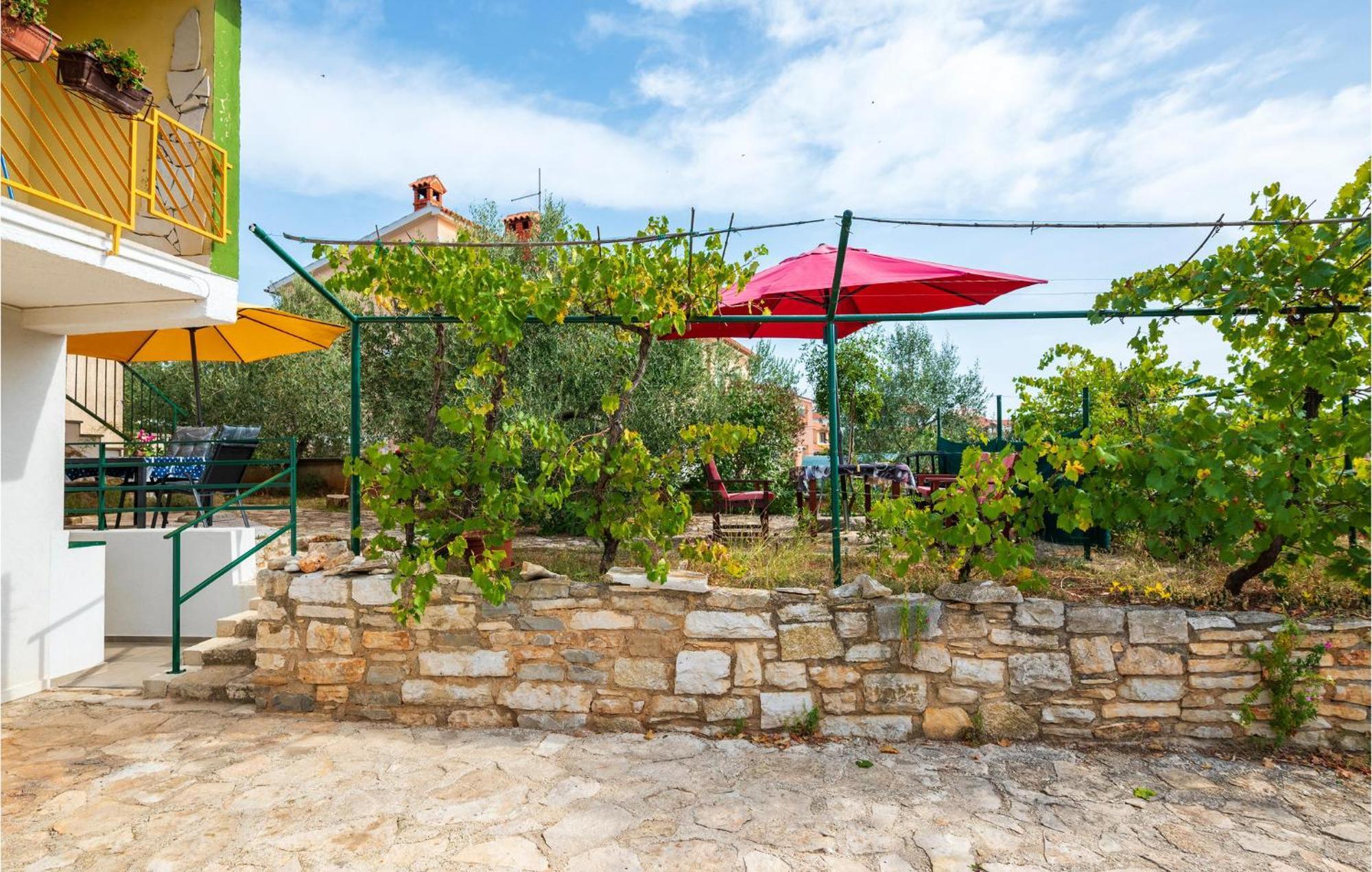 Amazing Apartment In Pula With Kitchen Eksteriør billede